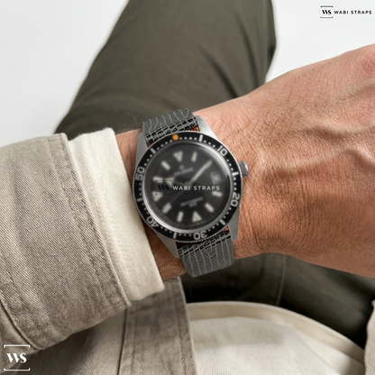Grey Lizard Grain Leather Watch Strap on Helbros Vintage Diver